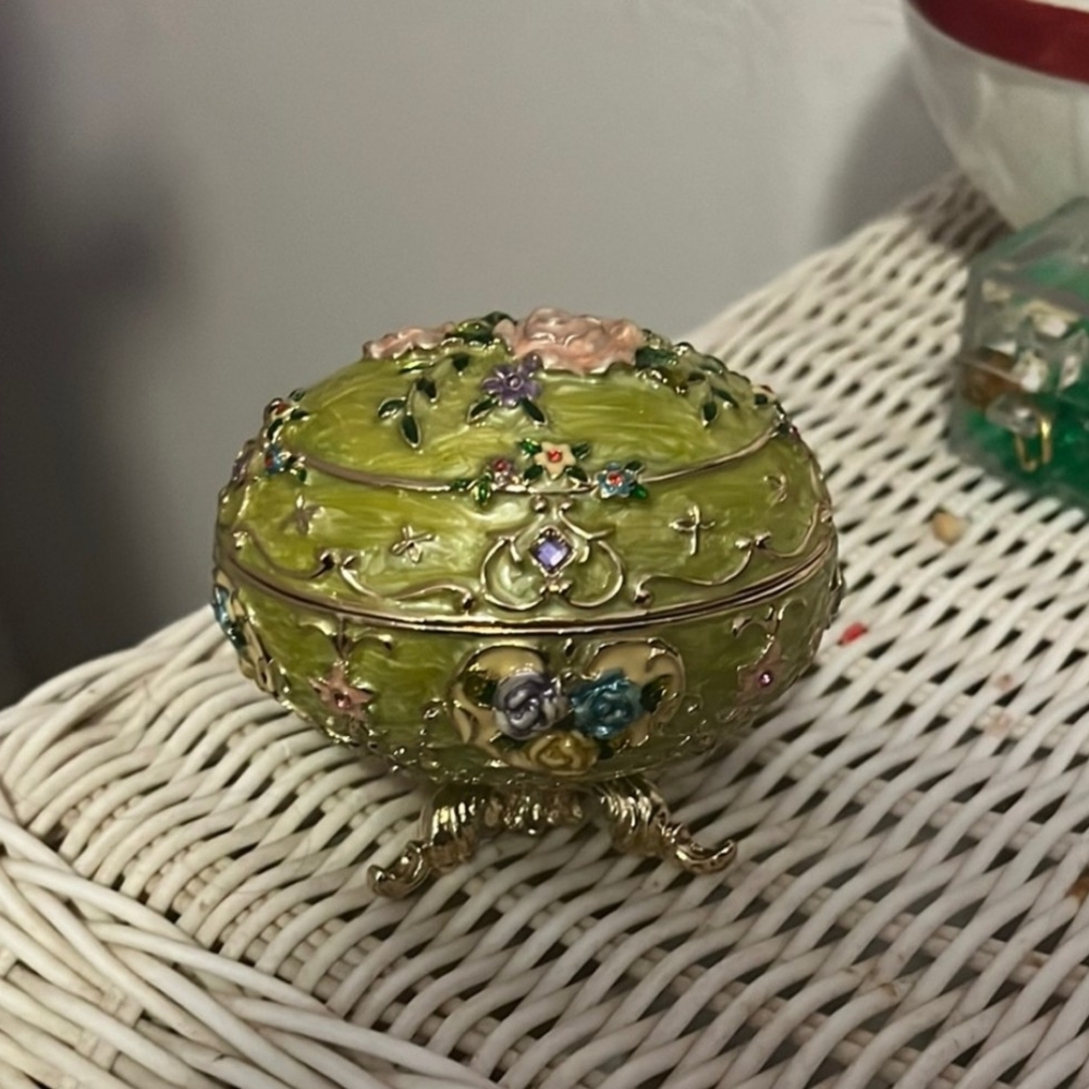 Vintage Faberge Egg Floral Accents - Picture 4 of 6
